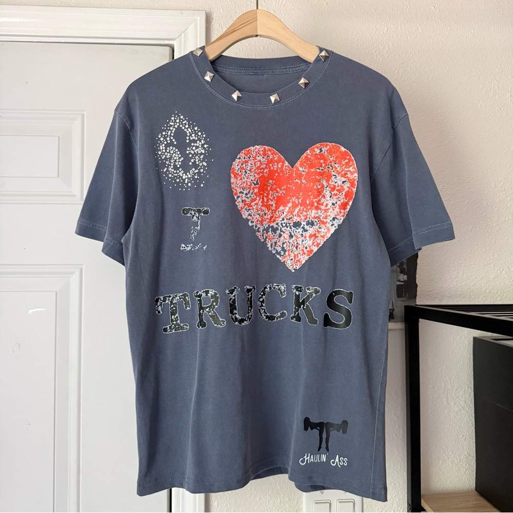 No brand grey truck graphic text font trucker 90’s y2k crew neck tee t-shirt